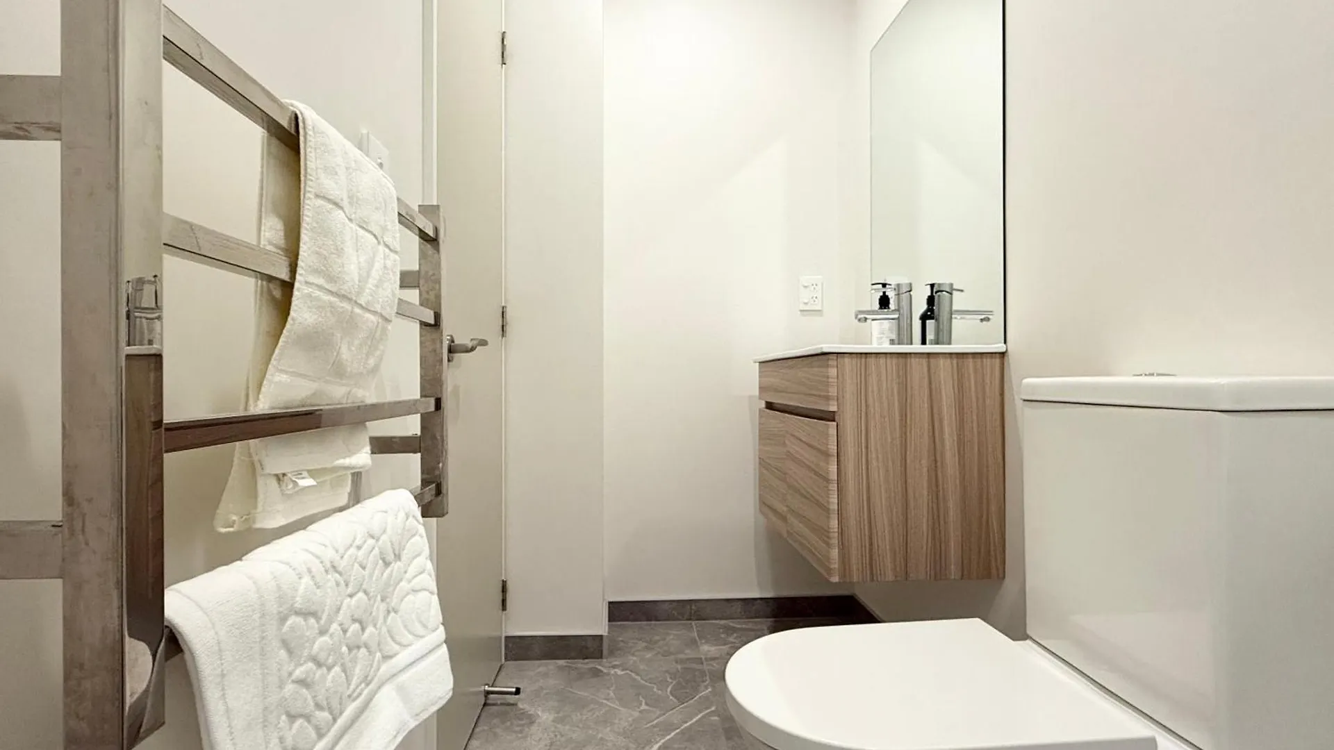 3Brm 3 Bathroom Central Townhouse Free Car Park Christchurch