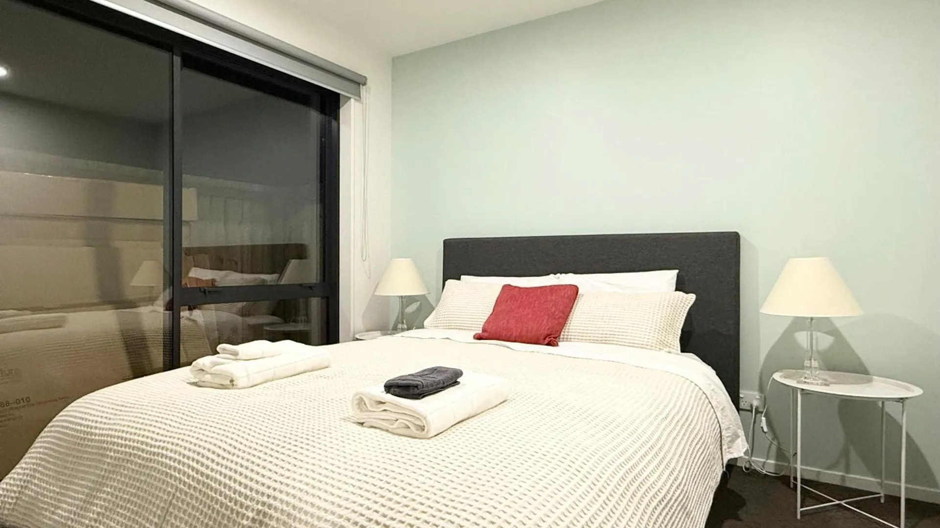 3Brm 3 Bathroom Central Townhouse Free Car Park Christchurch Apartment