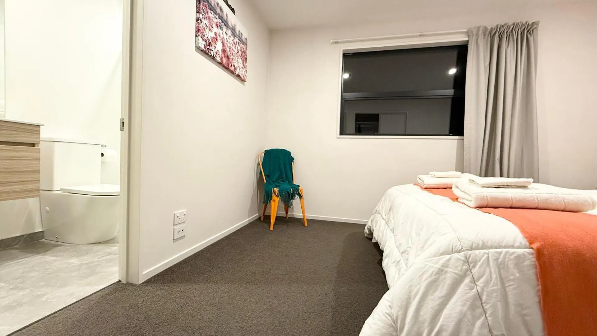 3Brm 3 Bathroom Central Townhouse Free Car Park Christchurch New Zealand